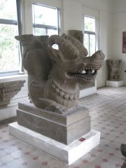 26-Cham sculpture